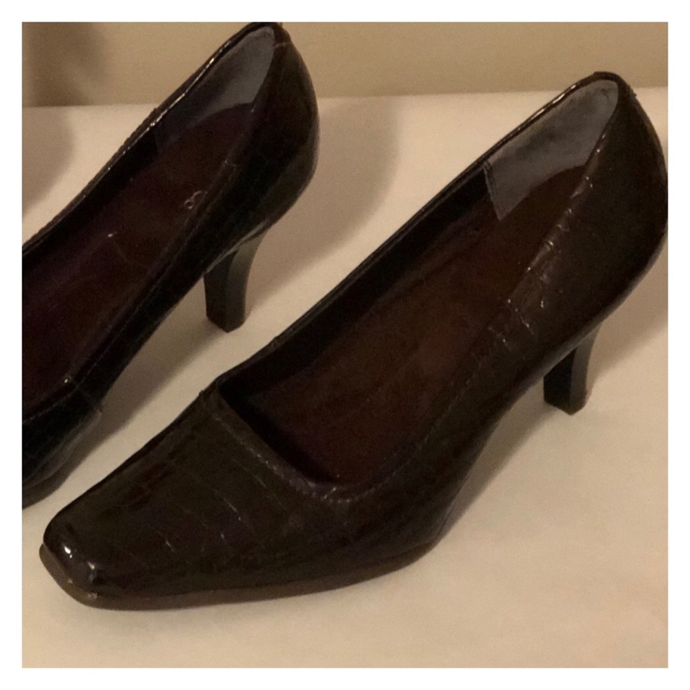 Bass & Co. Dawn burgundy brown heels